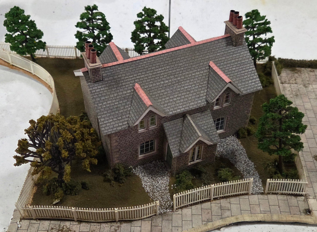OO/HO Scale Likely Metcalfe Country Cottage & Garden Scene – Pre-Built – PreLoved