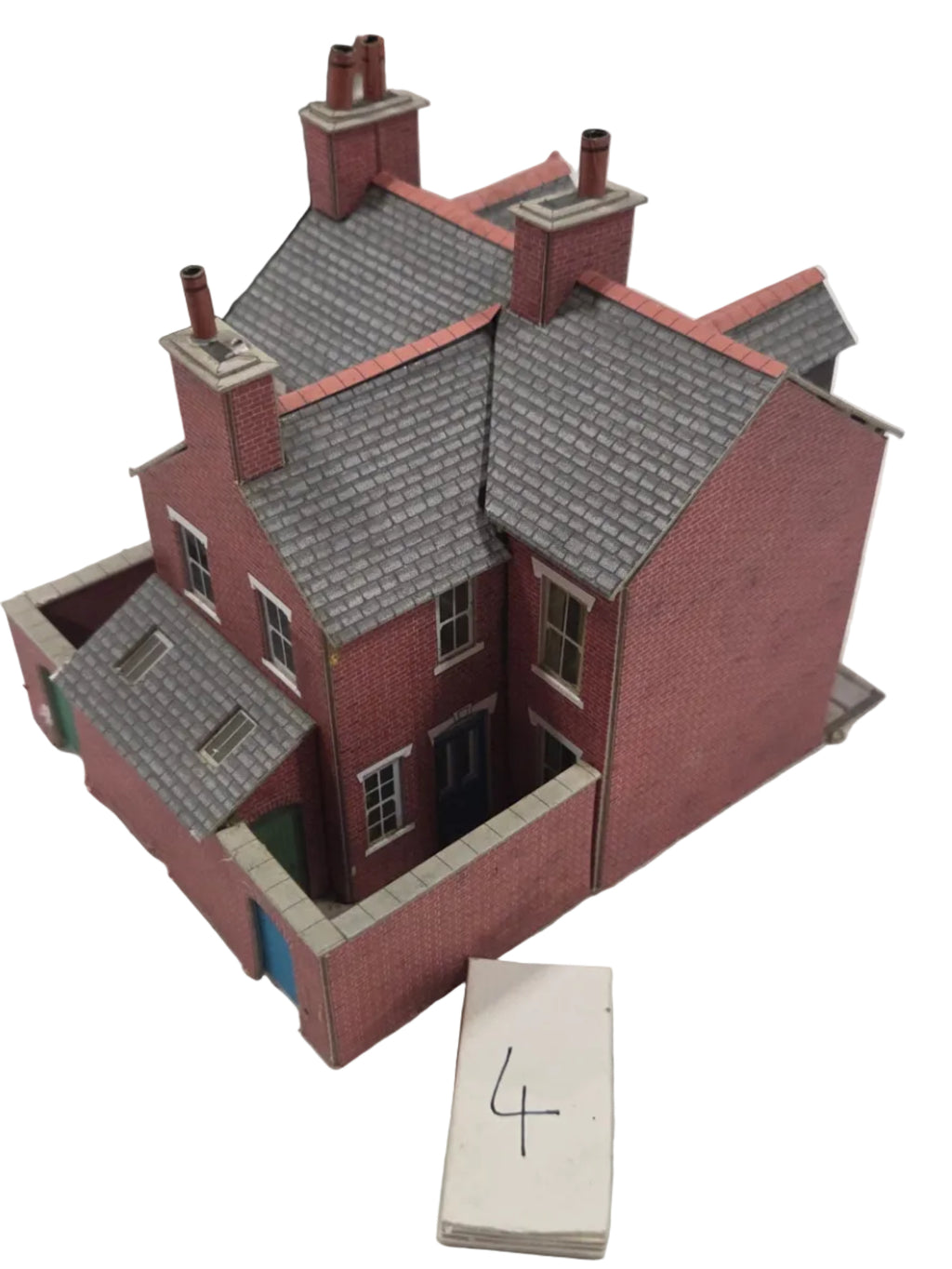 OO/HO Scale Card Kit Terraced Houses (4) – Built & Painted – PreLoved
