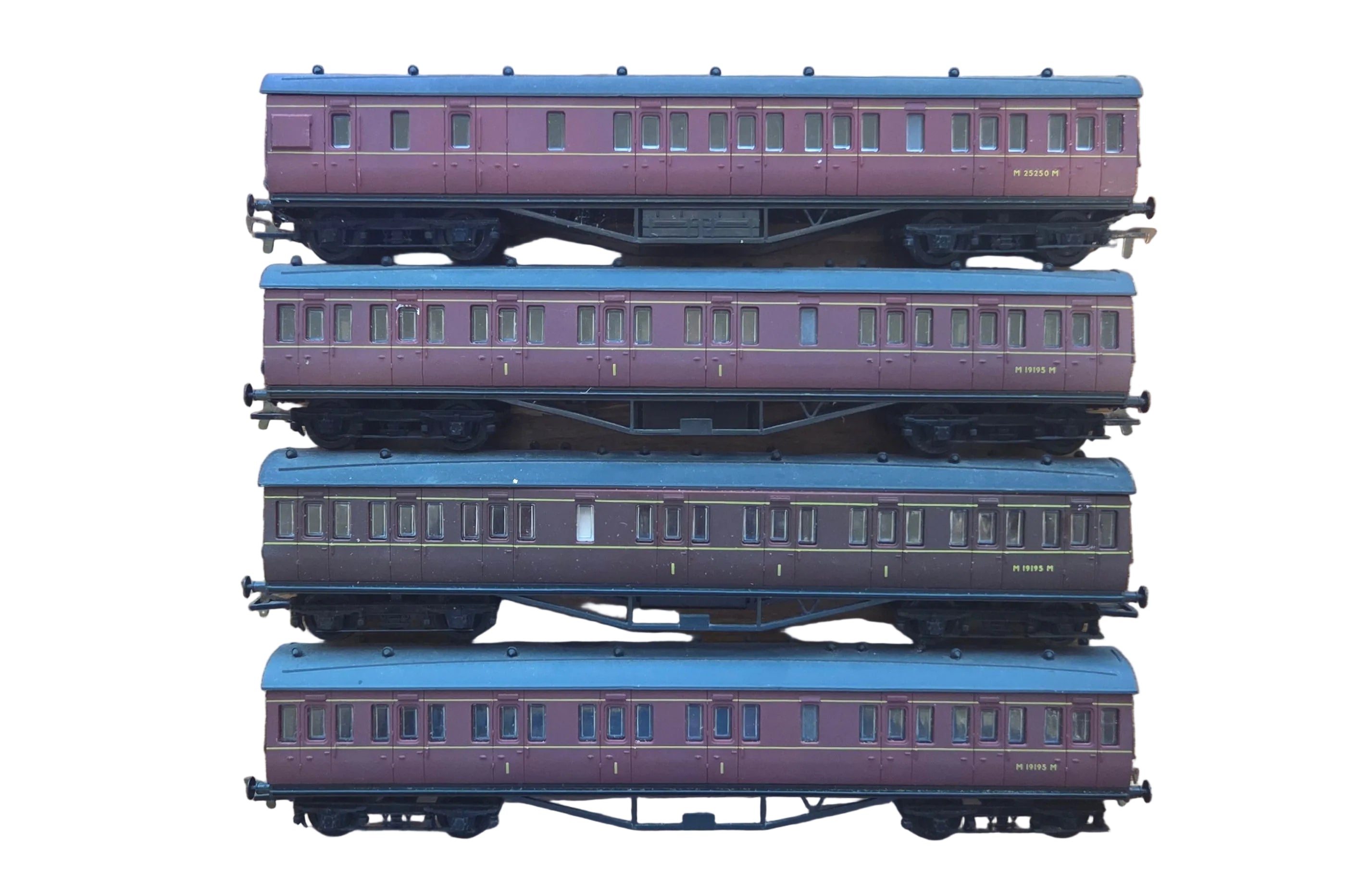 BR Maroon 57ft Non-Corridor Coach Set (4) – 3 Composite & 1 Brake Van – OO Gauge