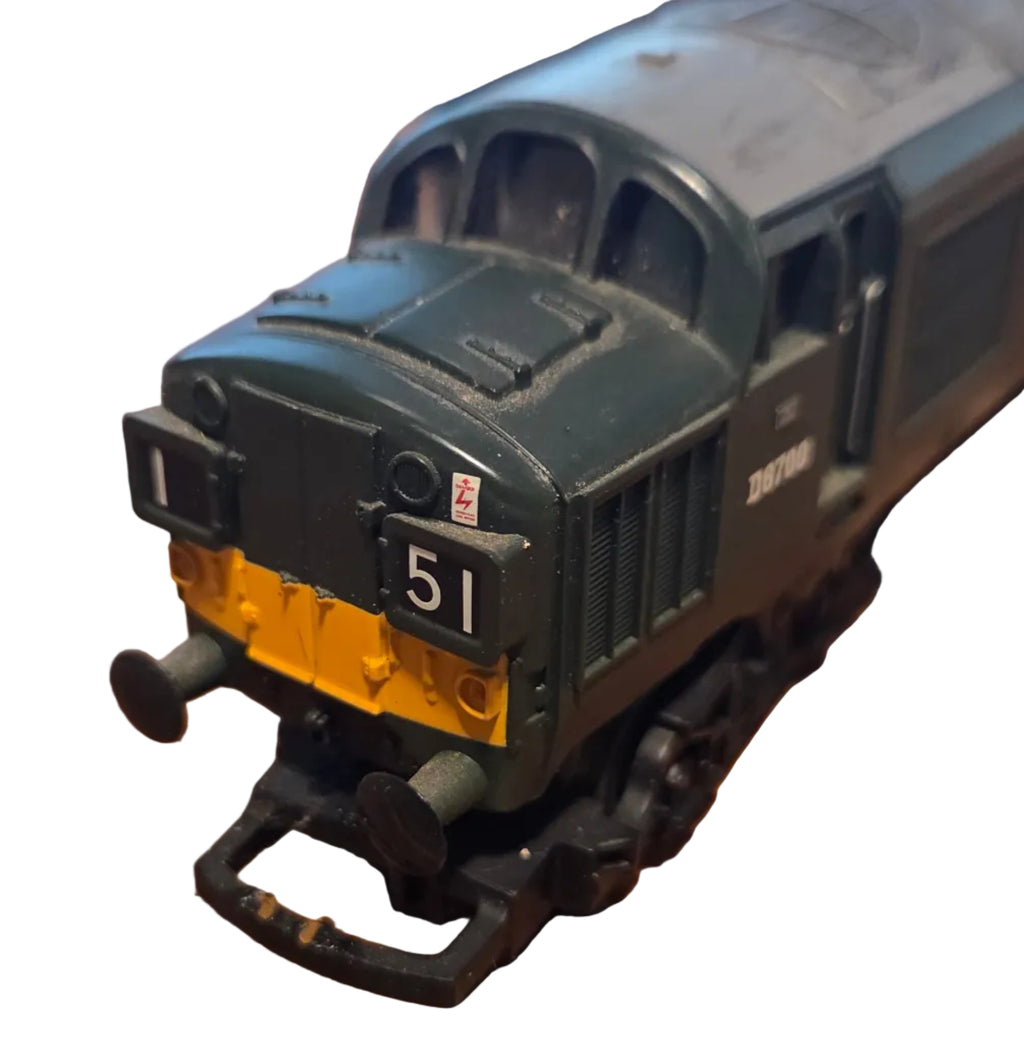 Hornby R2471A Class 37 D6700 in BR green with split head code
