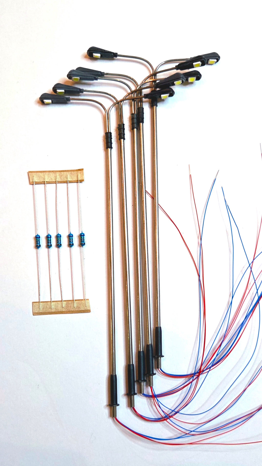 Two-Head Warm White Street/Industrial Lights Pack 5 with 12V DC Resistors (HO Scale)